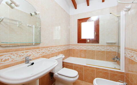Esperanza: Badezimmer, Eigentum, Zimmer, Interior Design, Die Architektur, Gebäude, Wand, Zapfhahn, Grundeigentum, Haus