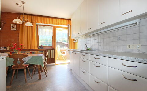 Arlberg: Eigentum, Zimmer, Möbel, Interior Design, Gebäude, Countertop, Küche, Fliese, Fussboden, Cabinetry