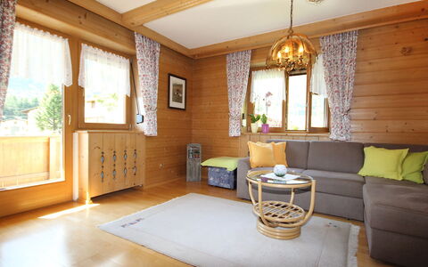 Arlberg: Zimmer, Möbel, Eigentum, Interior Design, Gebäude, Wohnzimmer, Decke, Fussboden, Haus, Zuhause