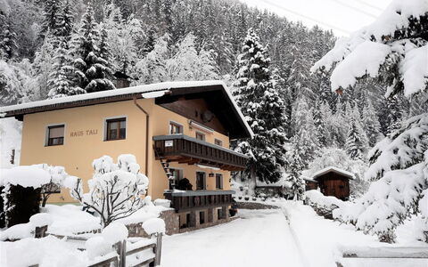 Arlberg: Schnee, Gebäude, Pflanze, Fenster, Weiss, Berg, Natur, Baum, Haus, Steigung