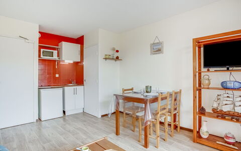 La Dune: Tabelle, Eigentum, Holz, Orange, Interior Design, Die Architektur, Flooring, Farbe, Fussboden, Bilderrahmen