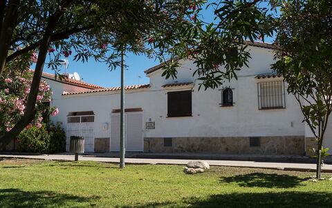 Sagenta: Haus, Eigentum, Die Architektur, Gebäude, Zuhause, Grundeigentum, Baum, Fassade, Himmel, Estate