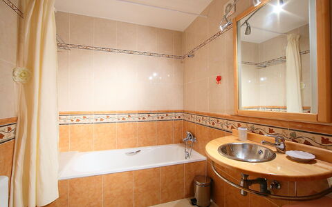 Casa Gran Sorolla: Badezimmer, Zimmer, Eigentum, Interior Design, Gebäude, Badewanne, Die Architektur, Möbel, Grundeigentum, Haus