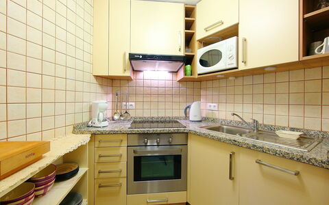 Casa Gran Sorolla: Eigentum, Zimmer, Küche, Cabinetry, Möbel, Interior Design, Gebäude, Gelb, Countertop, Haus