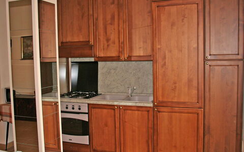Il Piccolo: Möbel, Cabinetry, Countertop, Zimmer, Küche, Schrank, Holzbeize, Eigentum, Hartholz, Sperrholz