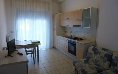Pineto 350: Zimmer, Eigentum, Möbel, Fussboden, Gebäude, Interior Design, Haus, Wand, Grundeigentum, Wohnzimmer