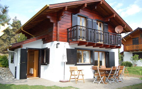Coucordin: Pflanze, Himmel, Gebäude, Wolke, Fenster, Holz, Haus, Grundstueck, Interior Design, Veranda