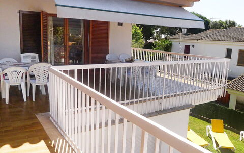Eva: Eigentum, Haus, Geländer, Zuhause, Grundeigentum, Gebäude, Baluster, Balkon, Veranda, Deck