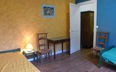 Le Chant des Milans: Zimmer, Möbel, Eigentum, Fussboden, Gebäude, Wand, Haus, Hartholz, Interior Design, Flooring