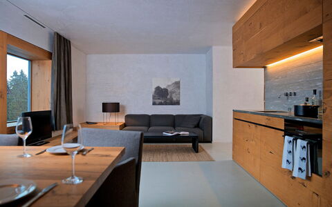 Laax 600: Zimmer, Interior Design, Gebäude, Eigentum, Möbel, Decke, Haus, Die Architektur, Tabelle, Wand