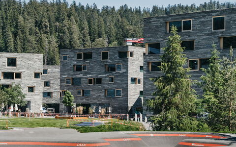 Comfort Alpine: Pflanze, Gebäude, Eigentum, Fenster, Himmel, Baum, Die Architektur, Urban Design, Grundstueck, Nachbarschaft