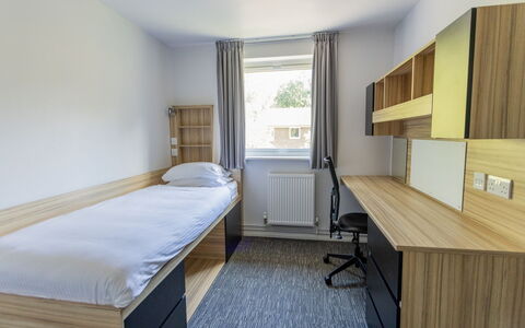 Canterbury 100: Möbel, Eigentum, Cabinetry, Fenster, Interior Design, Holz, Schublade, Gebäude, Fussboden