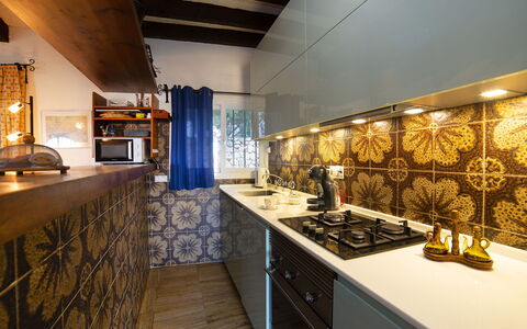 Vista Ifach: Cabinetry, Countertop, Eigentum, Küche, Holz, Interior Design, Fussboden, Flooring, Schublade, Haus
