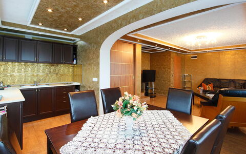Villa Rosso: Möbel, Tabelle, Eigentum, Dekoration, Interior Design, Beleuchtung, Stuhl, Die Architektur, Flooring, Fussboden