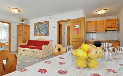 Villa Placidia Apt 23 900.7: Möbel, Eigentum, Gebäude, Bilderrahmen, Tabelle, Holz, Orange, Beleuchtung, Interior Design, Wohnzimmer