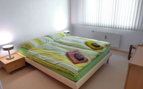 Miremont B7: Gebäude, Komfort, Bettrahmen, Kissen, Holz, Haus, Fussboden, Flooring, Bett, Hartholz