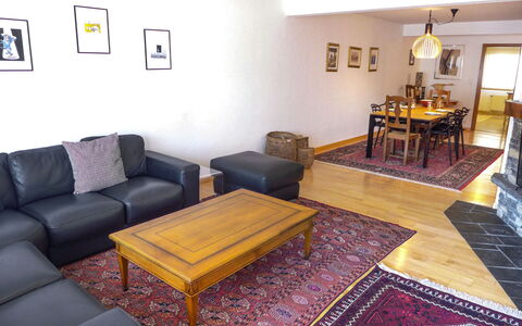 Miremont B7: Bilderrahmen, Couch, Tabelle, Möbel, Wohnzimmer, Beleuchtung, Studio Couch, Die Architektur, Interior Design, Fussboden