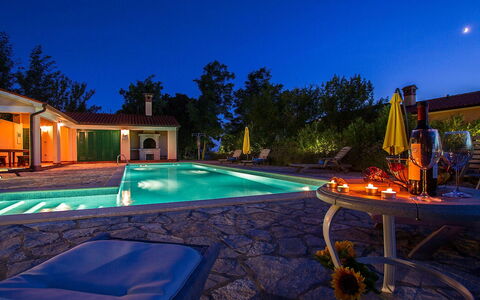 Ana: Schwimmbad, Eigentum, Freizeit, Resort, Zuhause, Beleuchtung, Estate, Grundeigentum, Urlaub, Haus