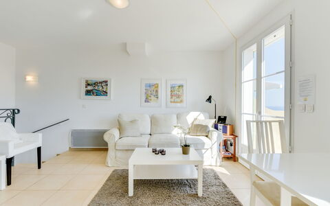 Le Belvédère: Zimmer, Wohnzimmer, Eigentum, Weiss, Möbel, Interior Design, Fussboden, Gebäude, Haus, Decke