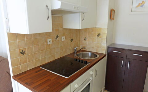 Cavalaire 300: Eigentum, Zimmer, Countertop, Sinken, Küche, Cabinetry, Möbel, Fussboden, Fliese, Haus
