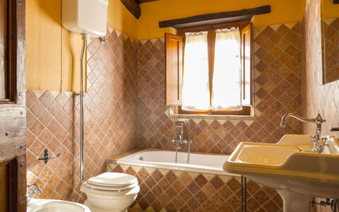 Casa la Primula: Flooring, Armatur, Interior Design, Fussboden, Holz, Badezimmer, Zapfhahn, Installation, Fliese, Sinken