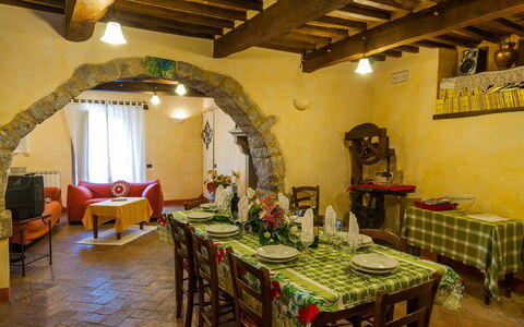 Casa la Primula: Zimmer, Eigentum, Restaurant, Gebäude, Interior Design, Möbel, Haus, Grundeigentum, Tabelle, Esszimmer