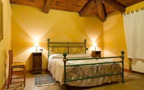 Casa la Primula: Zimmer, Schlafzimmer, Möbel, Bett, Eigentum, Interior Design, Bettrahmen, Gebäude, Haus, Bettdecke