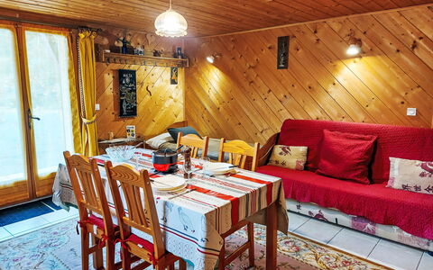 Rubigny: Möbel, Eigentum, Tabelle, Dekoration, Interior Design, Holz, Stuhl, Fenster, Fussboden, Flooring