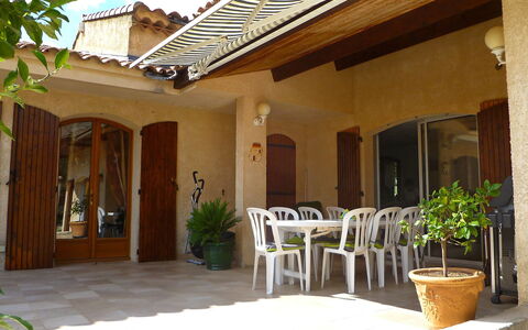 La Péguière: Eigentum, Gebäude, Haus, Grundeigentum, Zuhause, Terrasse, Hof, Veranda, Zimmer, Estate