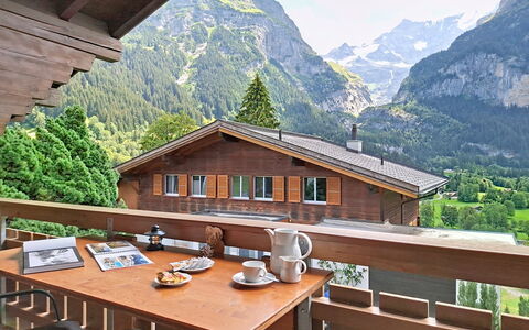 Chalet Almis 5: Gebirge, Bergstation, Hütte, Senke, Alpen, Balkon, Bergdorf, Eco Hotel, Grat, Veranda