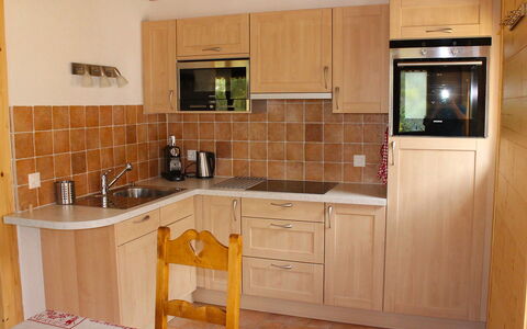 Elorian: Countertop, Cabinetry, Möbel, Küche, Zimmer, Eigentum, Herd, Interior Design, Gebäude, Haus