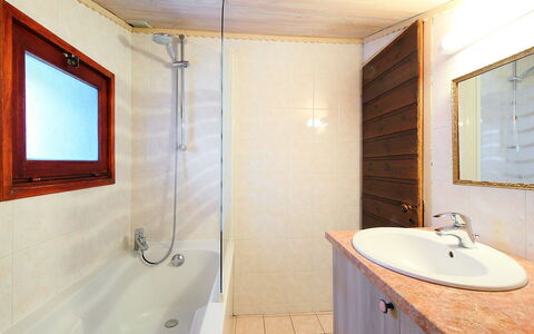 L'Piri: Spiegel, Zapfhahn, Armatur, Eigentum, Sinken, Gebäude, Bad Sink, Badezimmer, Holz, Beleuchtung