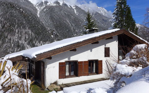 L'Piri: Schnee, Himmel, Pflanze, Gebäude, Wolke, Berg, Eigentum, Fenster, Baum, Haus