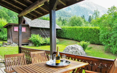 L'Piri: Tabelle, Pflanze, Eigentum, Möbel, Baum, Gartenmöbel, Holz, Tisch Im Freien, Schatten, Interior Design