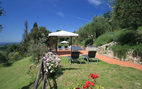 Villa Monteloro: Eigentum, Grundeigentum, Garten, Haus, Botanik, Frühling, Grundstueck, Baum, Bergstation, Ländliches Gebiet