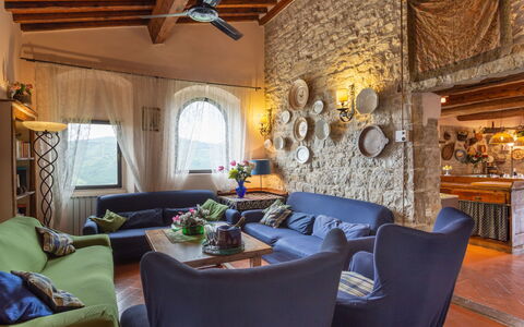 Villa Monteloro: Eigentum, Zimmer, Gebäude, Interior Design, Möbel, Wohnzimmer, Grundeigentum, Esszimmer, Tabelle, Estate