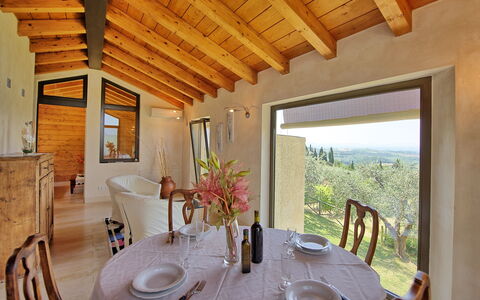 Casa Lucia: Eigentum, Zimmer, Gebäude, Esszimmer, Haus, Grundeigentum, Interior Design, Möbel, Tabelle, Decke