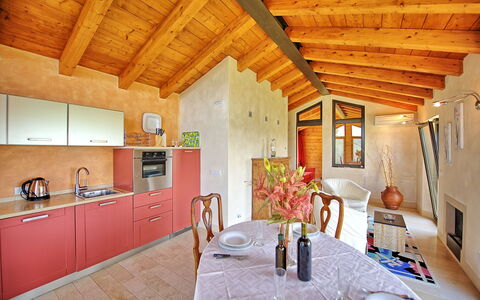 Casa Lucia: Eigentum, Zimmer, Gebäude, Haus, Interior Design, Decke, Möbel, Countertop, Hütte, Dachboden