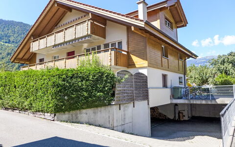 Oberei: Himmel, Gebäude, Pflanze, Eigentum, Fenster, Haus, Steigung, Baum, Hütte, Wohngebiet