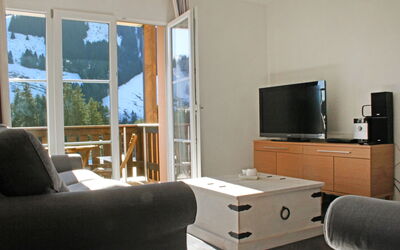 Andromède 3-Pièces A34 400.3: Möbel, Komfort, Cabinetry, Fernsehen, Gebäude, Tabelle, Pflanze, Interior Design, Holz, Wohnzimmer