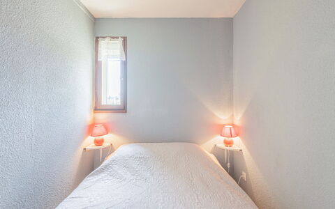 Le Méditerranée: Gebäude, Eigentum, Komfort, Fenster, Holz, Lampe, Orange, Flooring, Schatten, Haus