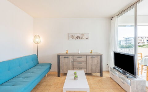Le Méditerranée: Möbel, Eigentum, Cabinetry, Komfort, Holz, Schublade, Haus, Interior Design, Flooring, Gebäude