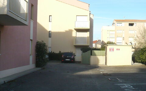 Le Méditerranée: Eigentum, Wohngebiet, Gebäude, Haus, Nachbarschaft, Grundeigentum, Die Architektur, \Stadt, Zuhause, Wohnung
