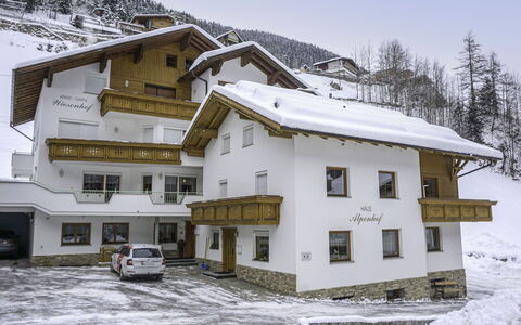 Kappl 150: Schnee, Himmel, Gebäude, Eigentum, Fenster, Baum, Haus, Steigung, Rad, Pflanze