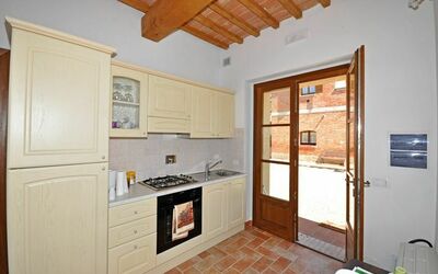 Pienza C: Eigentum, Zimmer, Möbel, Gebäude, Haus, Grundeigentum, Küche, Interior Design, Zuhause, Fussboden