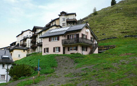 Crap Milan: Eigentum, Haus, Hochland, Gebirge, Bergforms, Berg, Gebäude, Alpen, Bergstation, Ländliches Gebiet