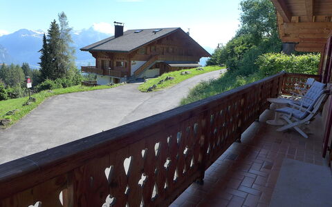 Saint Piran: Himmel, Pflanze, Eigentum, Gebäude, Holz, Baum, Haus, Berg, Hütte, Freizeit