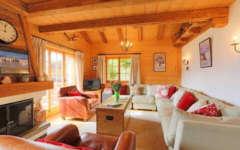 Saint Piran: Couch, Bilderrahmen, Möbel, Eigentum, Gebäude, Tabelle, Beleuchtung, Fenster, Holz, Wohnzimmer