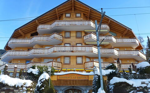 Villars 785: Himmel, Gebäude, Schnee, Fenster, Pflanze, Haus, Urban Design, Baum, Wohngebiet, Holz