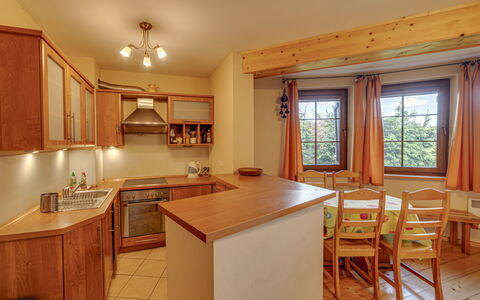 Pod Jesionem: Cabinetry, Countertop, Fenster, Sinken, Holz, Stuhl, Küche, Küchengerät, Interior Design, Gebäude